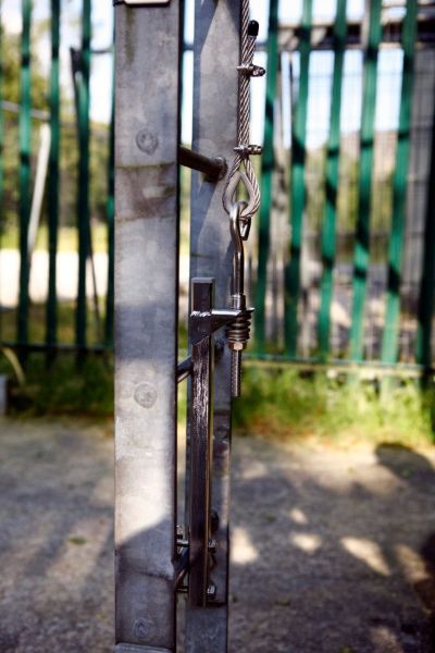 Picture of 3M™ PROTECTA® Cabloc™ Stainless Steel Ladder Bottom Bracket, 6191033